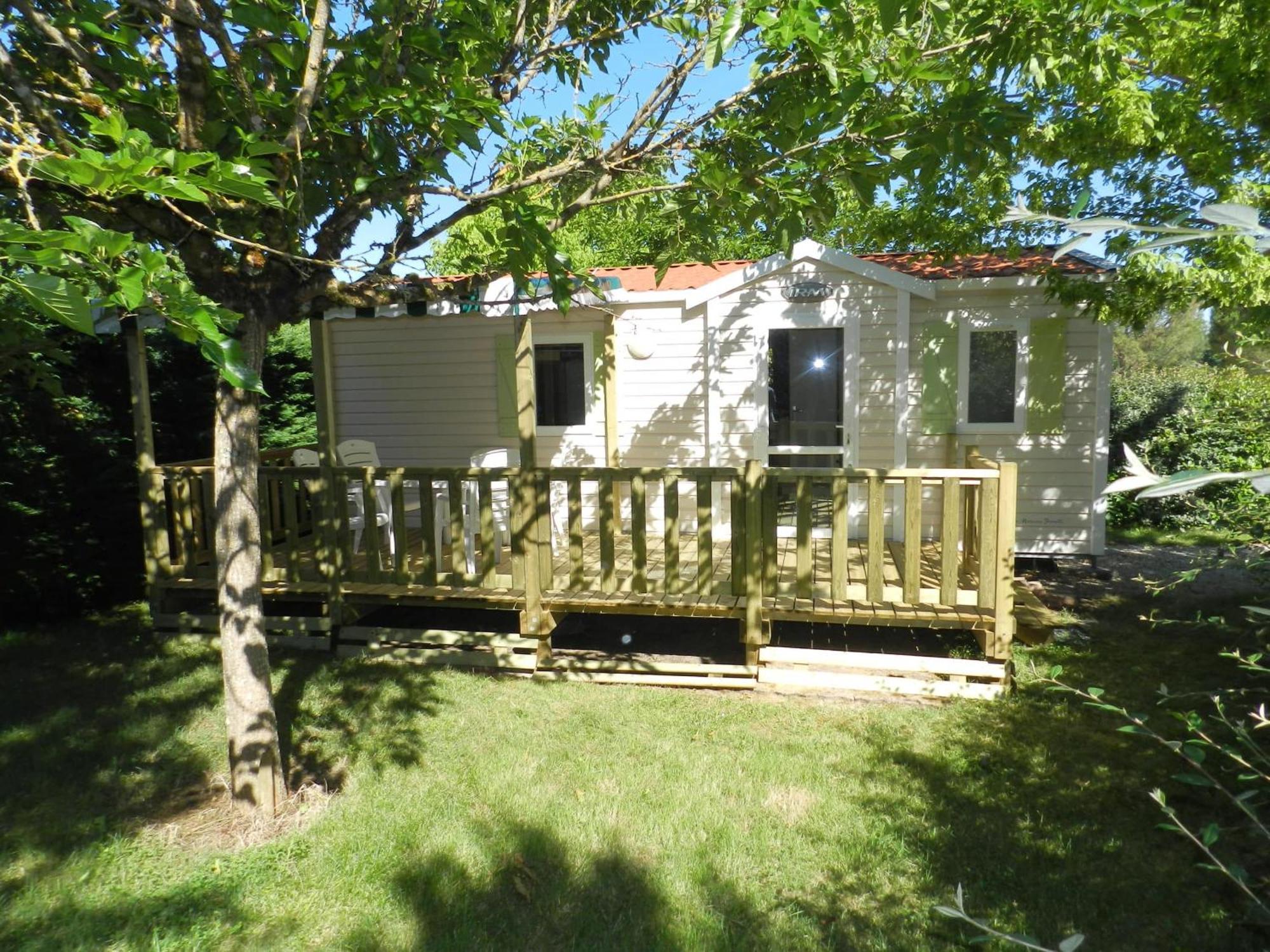 Camping Le Clos De La Lere Cayriech Dış mekan fotoğraf