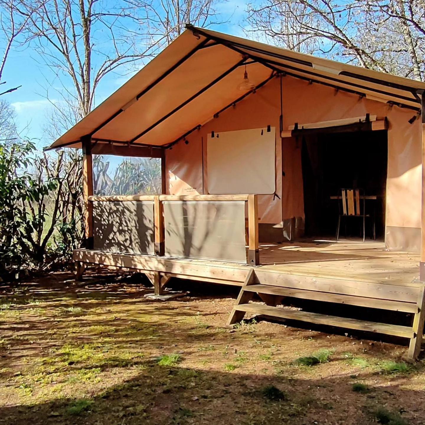 Camping Le Clos De La Lere Cayriech Dış mekan fotoğraf