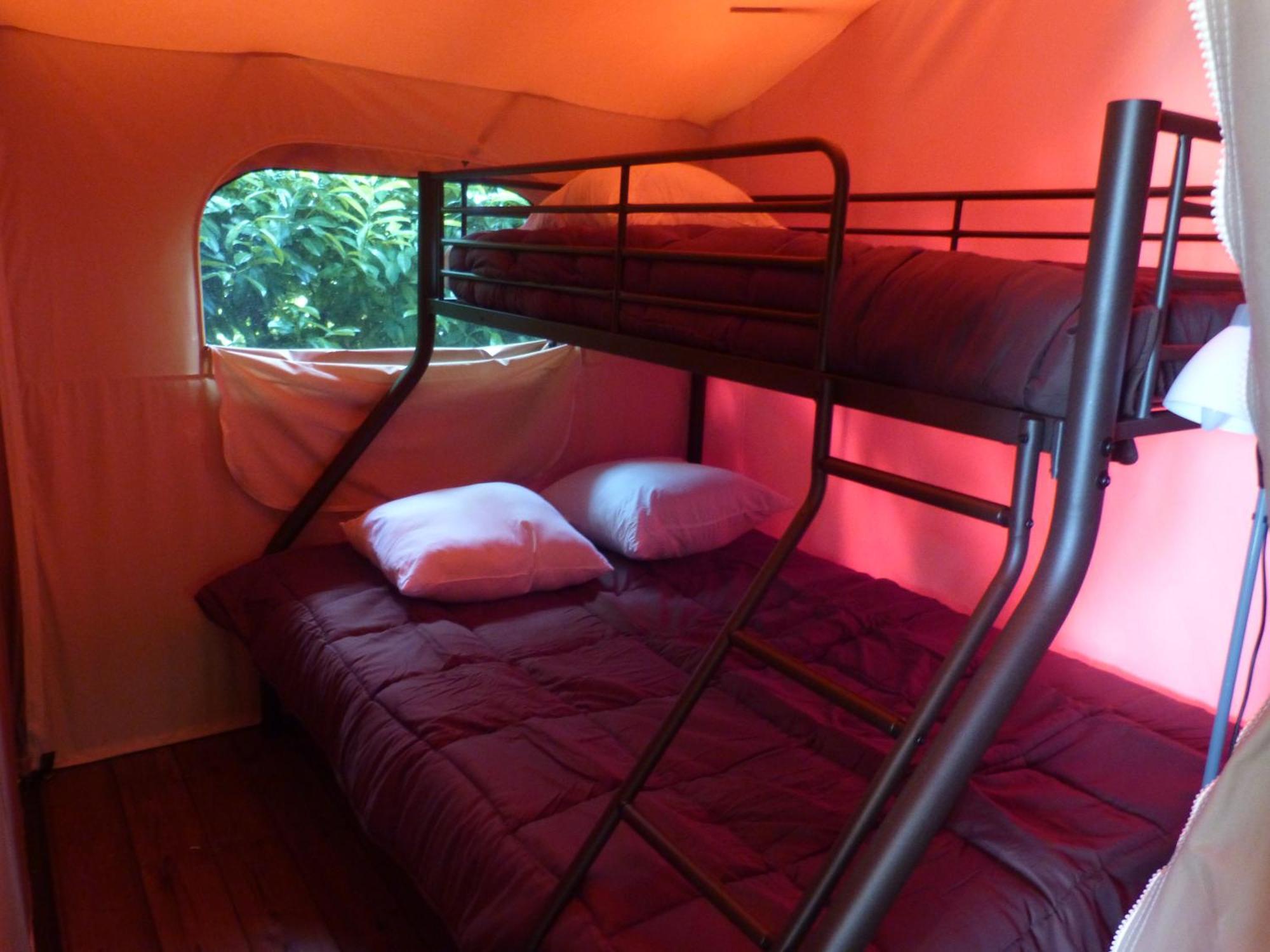 Camping Le Clos De La Lere Cayriech Dış mekan fotoğraf